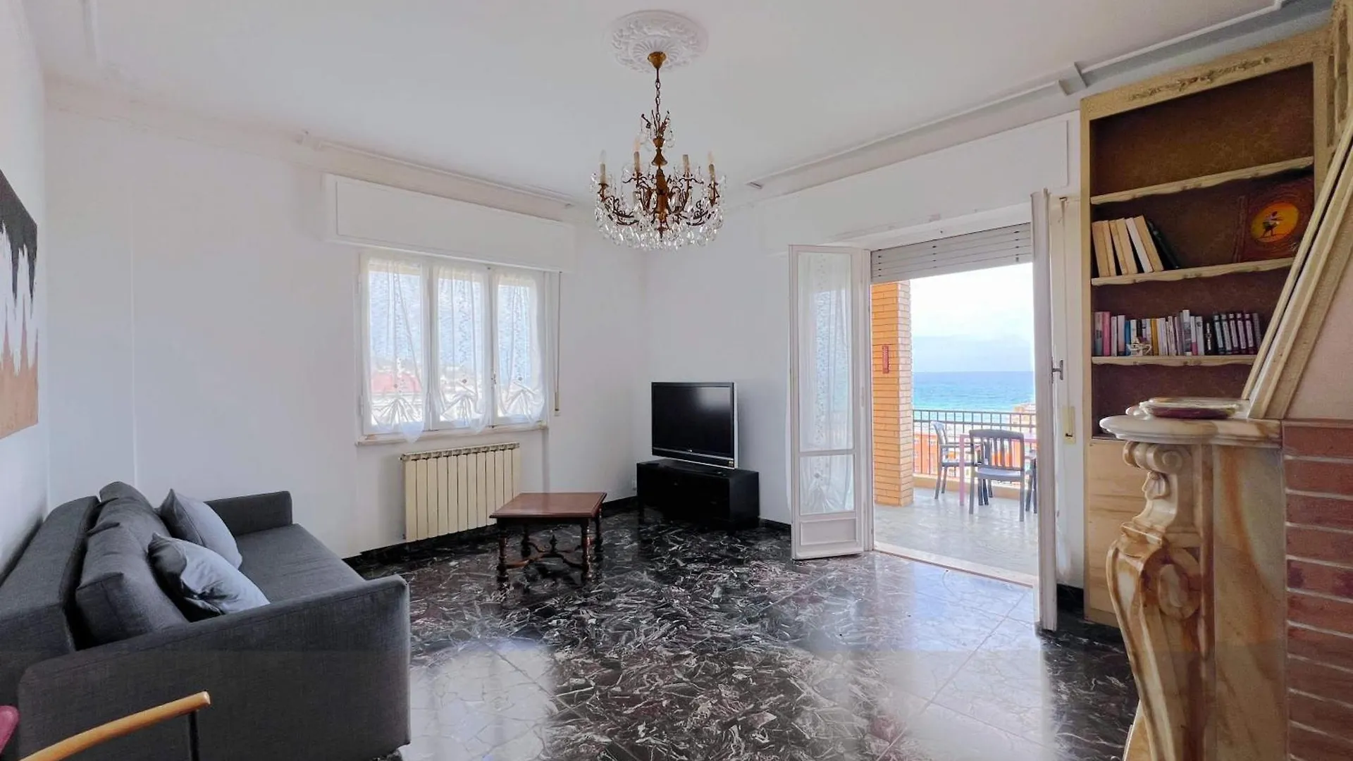 Ampio Appartamento Con Vista Varazze Italy